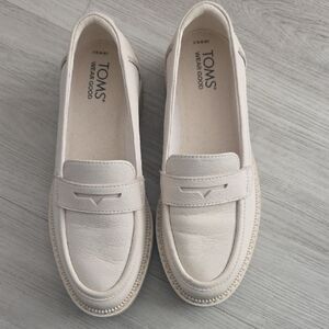 TOMS Women's Cara Cream Loafers Size 6.5